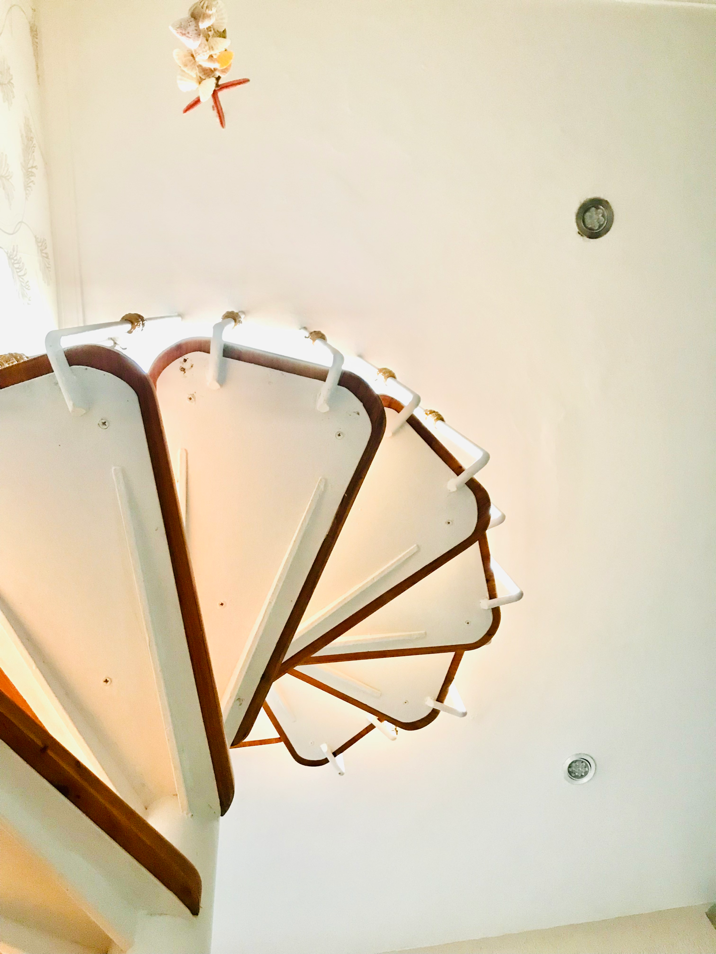 Ecalera de caracol a la plata superior